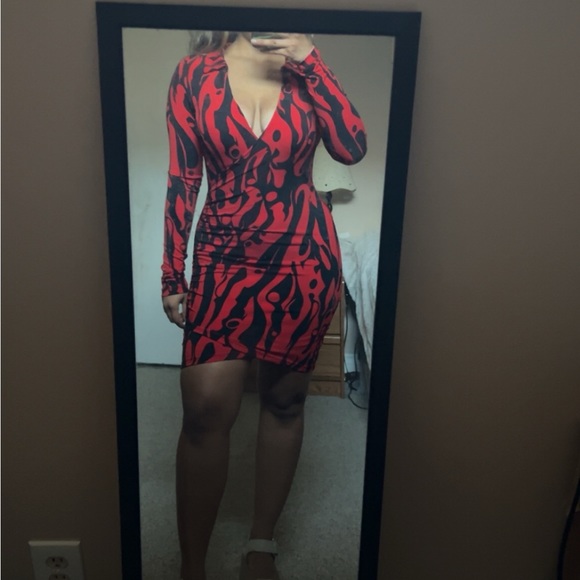 Red Print Bodycon Dress - Picture 5 of 5